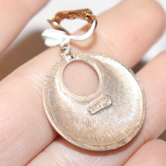 Vintage gold and white floral earrings by ART clip on 1.5" Arthur Pepper - Picture 2 of 5